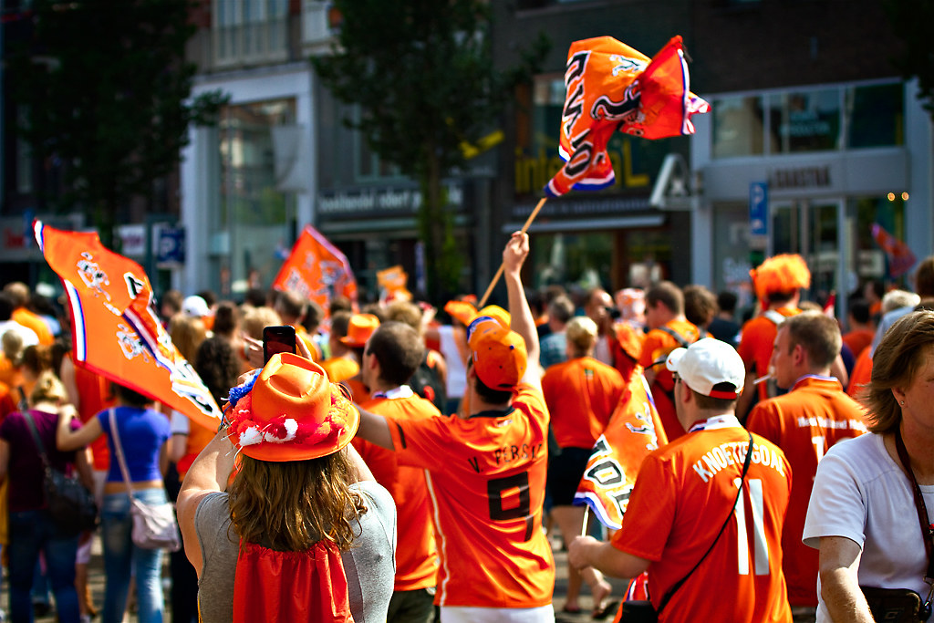 nederlanders tijdens voetbalwedstrijd