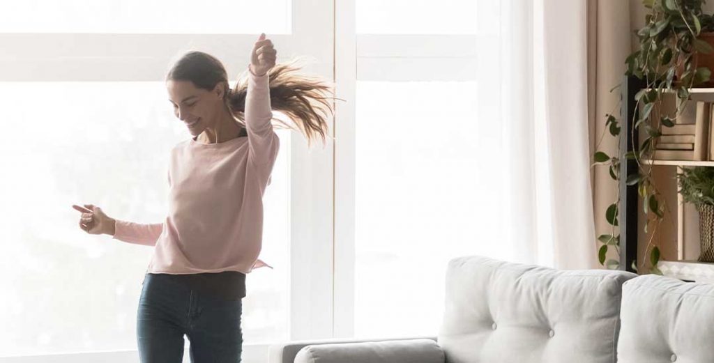 vrouw aan het dansen