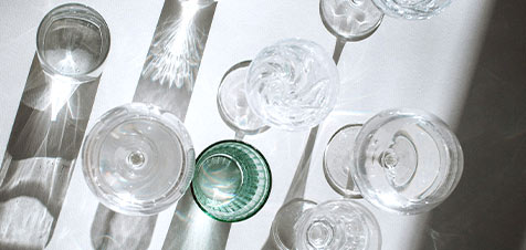 Het verschil tussen glas en kristal