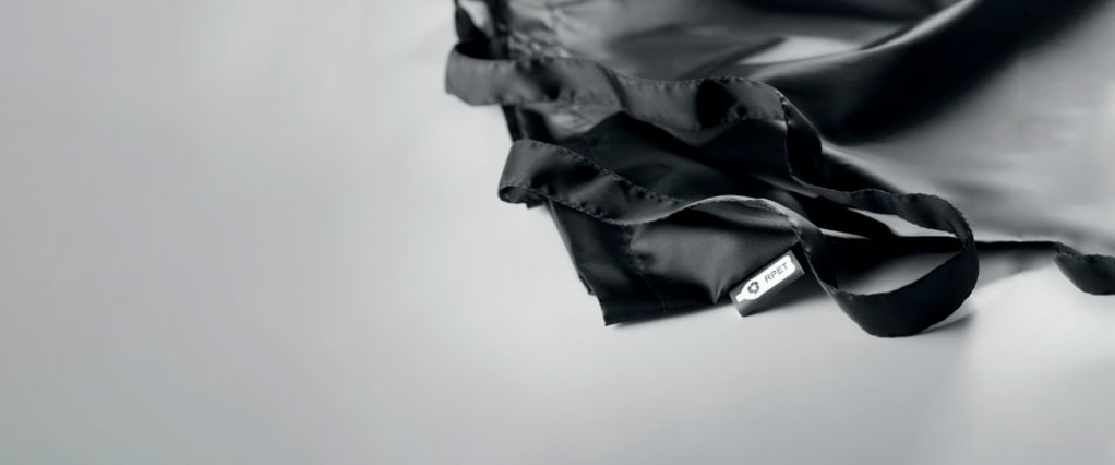 rpet tas met een label waar rpet op staat