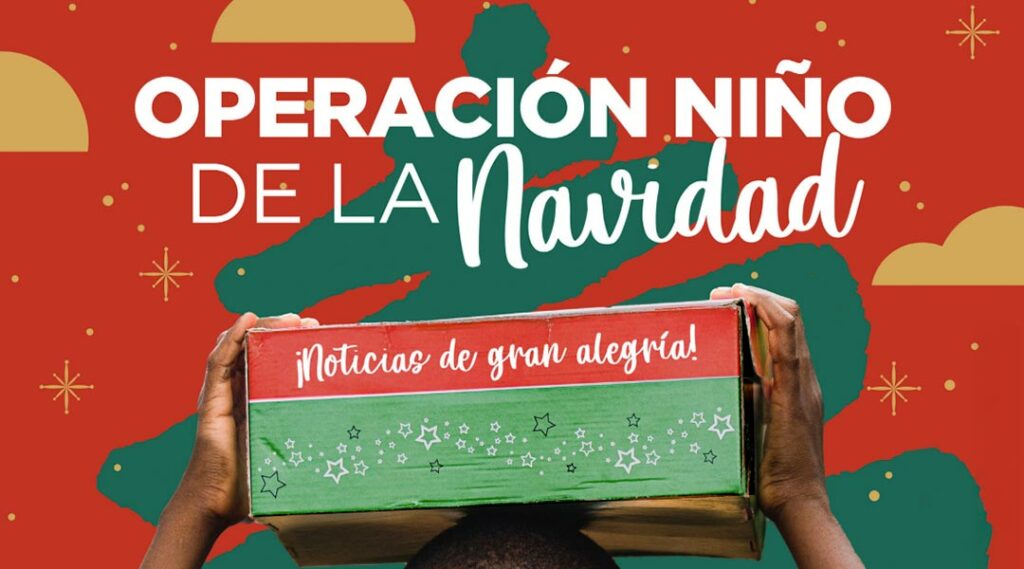 een afbeelding van operatie kerstkind, twee handen houden een geschenkdoos omhoog