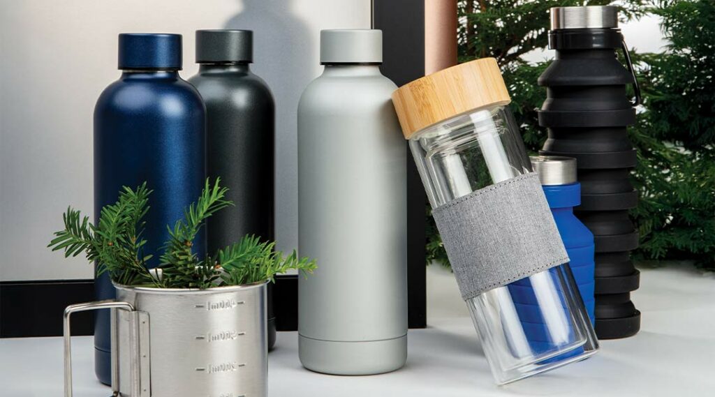 drinkflessen naast elkaar gemaakt vam verschillende materialen