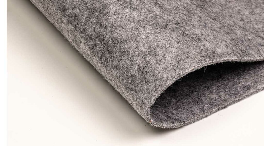 een close-up van een lapje grijze vilt