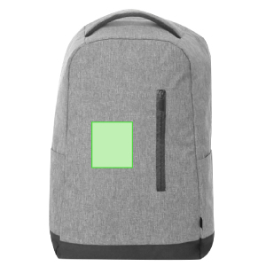 Op de voorkant van de tas, naast het zakje