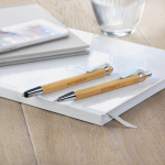 Milieuvriendelijke pen en potloodset met blauwe inkt Bamboo kleur hout sfeervolle hoofdweergave