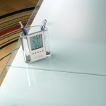Gepersonaliseerde pen met kalender, klok en thermometer Curve kleur doorzichtig sfeervolle weergave