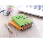 Set met notitieboek van gerecycled papier, sticky notes en pen kleur groen sfeervolle hoofdweergave