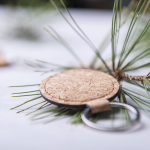 Ronde sleutelhanger van kurk met lasergravure kleur naturel zevende weergave