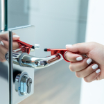 Kleurrijke no-contact sleutelhanger met pen en aanwijzer Metallic tweede weergave