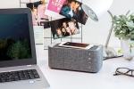Rechthoekige stoffen bluetooth speaker met oplader Broadcast kleur grijs sfeer weergave