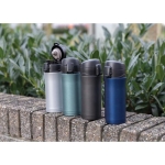 Dubbelwandige beker lekvrij systeem 300ml Hot&Cold kleur donkerblauw sfeer weergave 2
