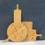 Ronde bamboe snij- en serveerplank Ø40cm Deluxe kleur hout sfeer weergave 2