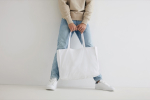 Grote geborduurde tas van gerecycled katoen 145 g/m2 Waterless kleur wit tweede weergave met model