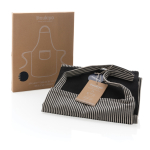 Fijngestreept schort met logo van gerecycled katoen 280 g/m2 Ukiyo Deluxe kleur zwart weergave met doos