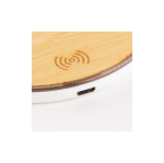Draadloze oplader met rond bamboe detail kleur wit gedetailleerde weergave 2