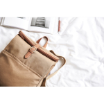 Laptoprugzak van gerecycled polyester met gesp kleur lichtbruin sfeer weergave