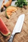 Hoogwaardig roestvrijstalen messen met logo Kaiser Santoku kleur zilver sfeer weergave 2