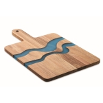 Serveerplank bedrukken van acaciahout met blauw epoxyharsdetail kleur hout