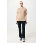 T-shirt van gerecycled en biologisch katoen 180 g/m2 Iqoniq Manuel kleur lichtbruin tweede weergave met model
