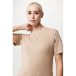 T-shirt van gerecycled en biologisch katoen 180 g/m2 Iqoniq Manuel kleur lichtbruin vijfde weergave met model