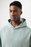 Relaxed fit sweater van eco-katoen 340 g/m2 Iqoniq Yoho kleur olijfgroen vierde weergave met model