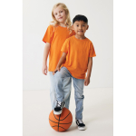 Kinder T-shirt van gerecycled katoen, 160 g/m2 Iqoniq kleur oranje weergave met model