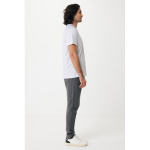 Sport T-shirt van gerecycled polyester, 150 g/m2 Iqoniq kleur lichtgrijs vierde weergave met model