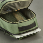 Waterdichte tweekleurige nylon gerecyclede laptoprugzak 15,6” kleur miliair groen derde detail weergave