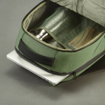 Waterdichte tweekleurige nylon gerecyclede laptoprugzak 15,6” kleur miliair groen vierde detail weergave