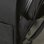 Urban rugzak van gerecycled plastic met trolleyband 17” kleur zwart derde detail weergave