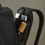 Urban rugzak van gerecycled plastic met trolleyband 17” kleur zwart gedetailleerde weergave