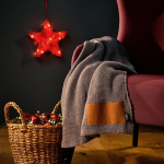 Deken van wol en gerecycled plastic met logopatch 270 g/m² kleur donkergrijs tweede sfeerweergave