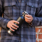 Dubbelwandige fles van gerecycled staal met wielvormige dop 750 ml kleur zwart tweede sfeerweergave