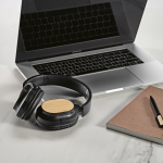 Draadloze koptelefoon met bamboe, USB-C-opladen en 8 uur batterij kleur zwart sfeerweegave