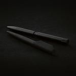 Pen van gerecycled aluminium met magnetische drukknop, zwarte inkt sfeerweegave