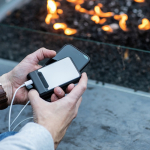 Powerbank van gerecycled kunststof met snelladen 6.000 mAh kleur zwart tweede sfeerweergave