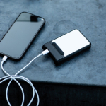 Powerbank van gerecycled kunststof met snelladen 6.000 mAh kleur zwart sfeerweegave