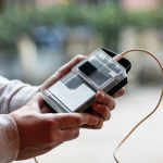 Powerbank van gerecycled plastic met ledscherm 20.000 mAh kleur zwart tweede sfeerweergave