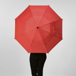 Stormparaplu van gerecycled kunststof met rechte handgreep Ø100 kleur rood sfeerweegave