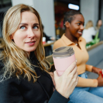 Dubbelwandige take away beker met Asobu-technologie 355ml kleur rose paztel vierde weergave