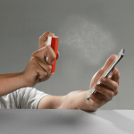 Sspray voor het schoonmaken van de telefoon met microvezeldoek kleur rood vijfde weergave