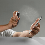 Sspray voor het schoonmaken van de telefoon met microvezeldoek kleur wit/zwart vijfde weergave