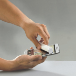 Sspray voor het schoonmaken van de telefoon met microvezeldoek kleur wit/zwart zesde weergave