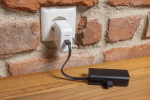 Draagbare powerbank van gerecycled plastic met handvatkabel, 3.000 mAh kleur zwart sfeer weergave 2