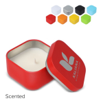 Plantaardige wax kaars met vanillegeur in vierkante metalen pot