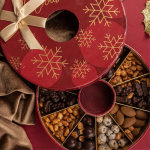 Kerstkrans met 5 soorten chocoladesnoepjes en noten kleur geschmacksvermischung vierde weergave
