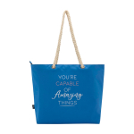 Strandtas van gerecycled polyester met koordhandvatten 23L kleur koningsblauw weergave achterkant met logo