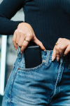 Milieuvriendelijke powerbank voor 2 apparaten met laadindicator 20W kleur zwart sfeer weergave 2