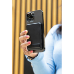 Magnetische bamboe powerbank met draadloos opladen 5.000 mAh kleur zwart sfeer weergave 2
