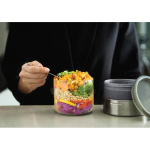 Glazen kom met siliconen lekvrije deksel Black+Blum 750ml kleur zilver sfeer weergave 4